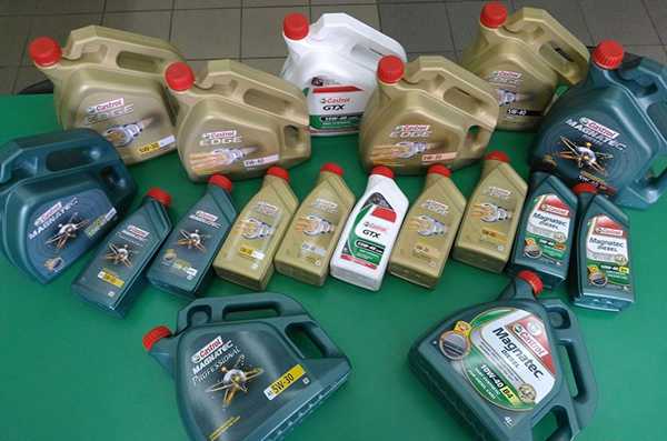 масла Castrol в различной таре